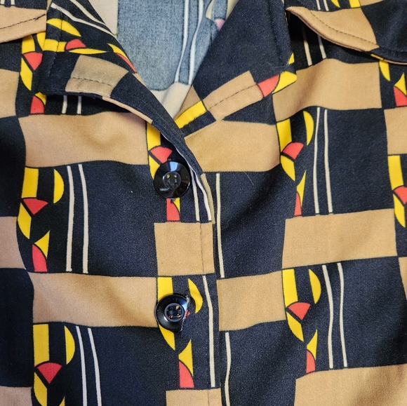 Vintage women's 70's polyester geometric print button down shirt - Picture 3 of 7